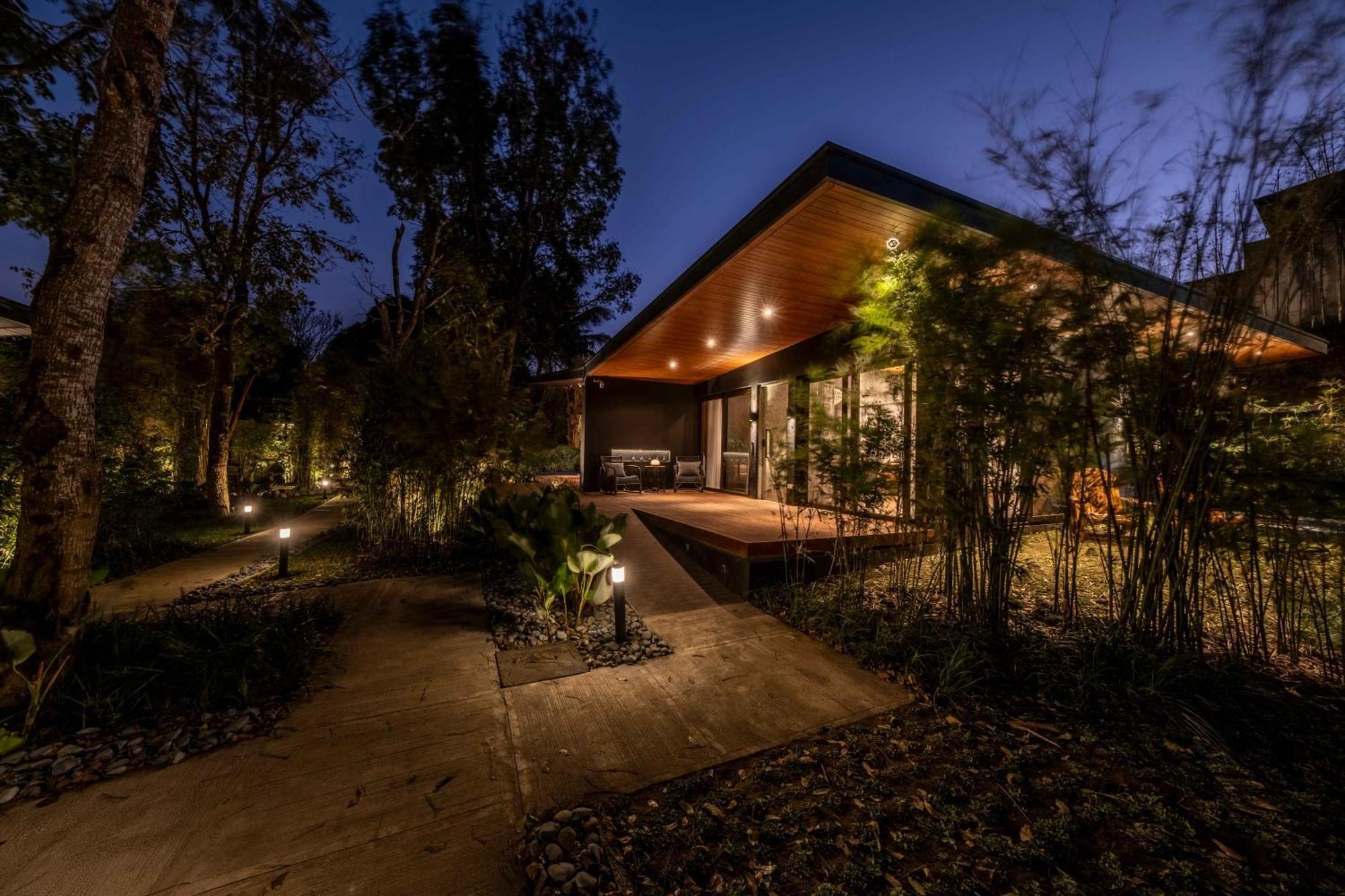Ananda Cabin - Ezra Viniti Resort Тагайтай Экстерьер фото